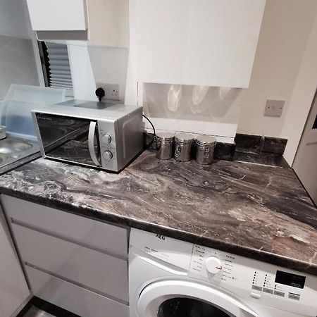 Studio Self Contained Double Bedroom London Eksteriør billede