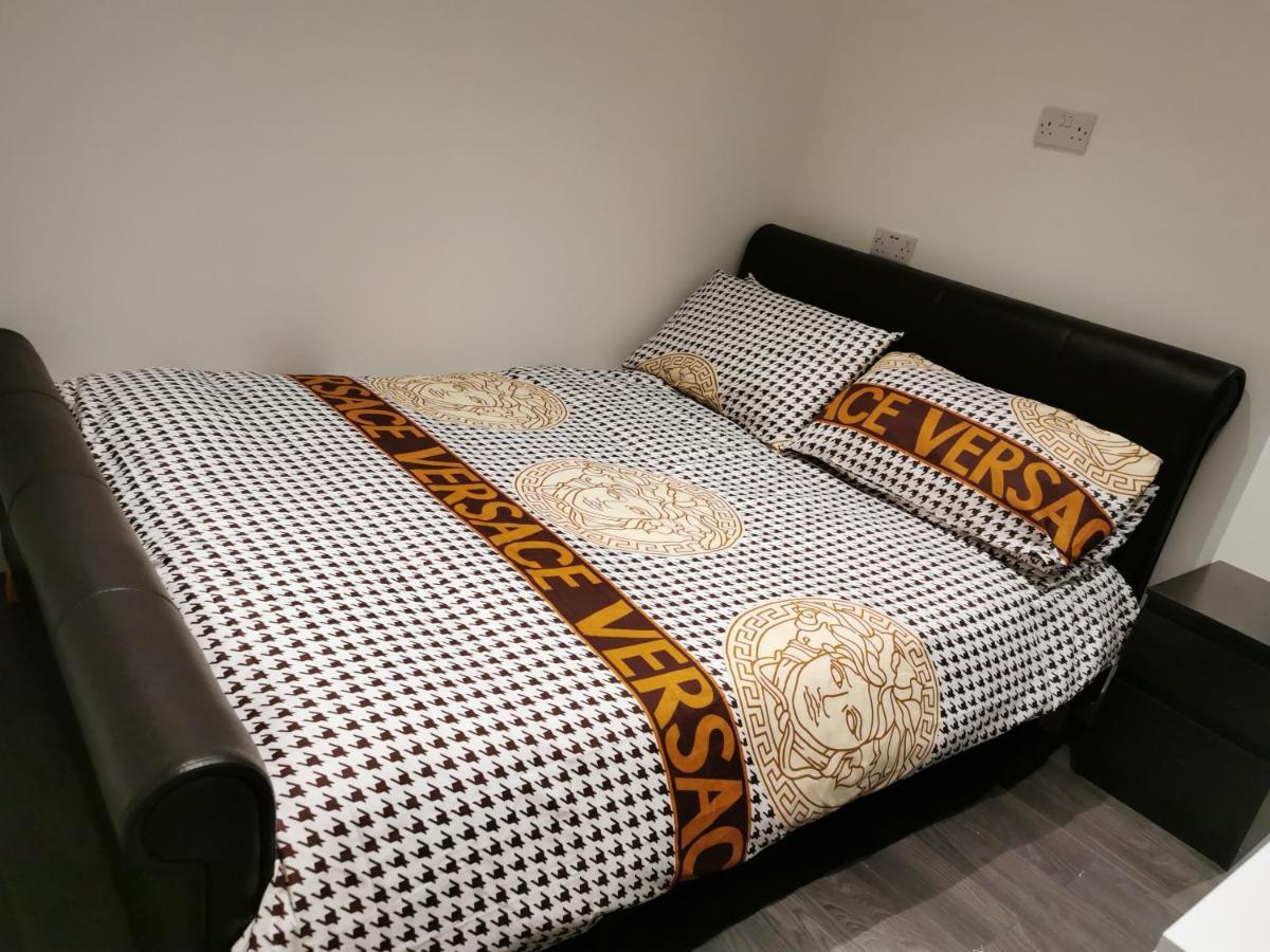 Studio Self Contained Double Bedroom London Eksteriør billede