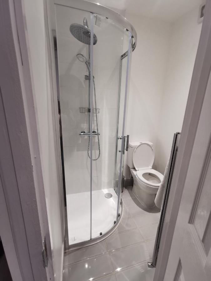 Studio Self Contained Double Bedroom London Eksteriør billede
